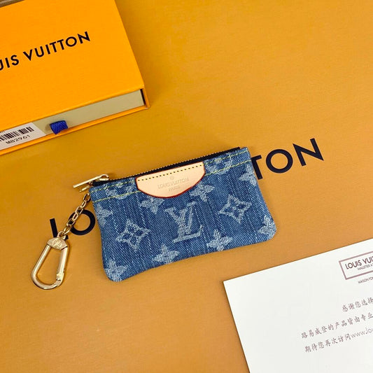 Luxury Monogram Coin Pouch – Κομψό & Πορτοφόλι με μπρελόκ