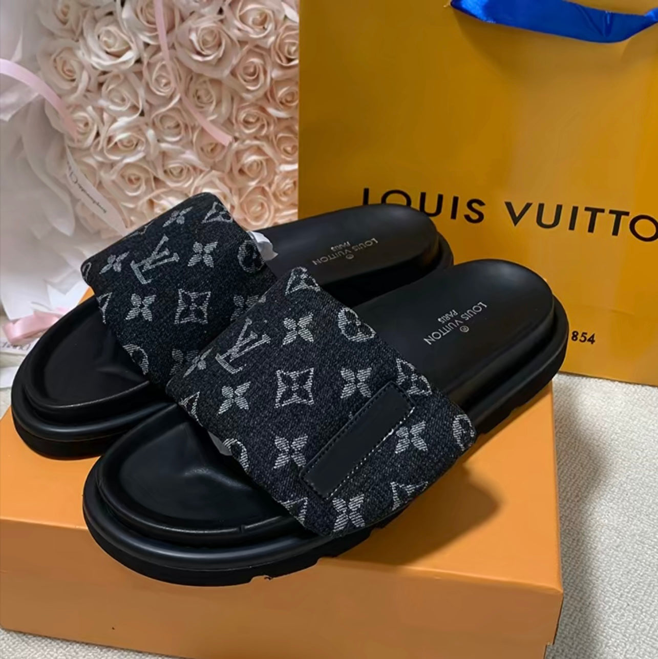 Trendy justerbare platform hjemmesko med velcrobånd
