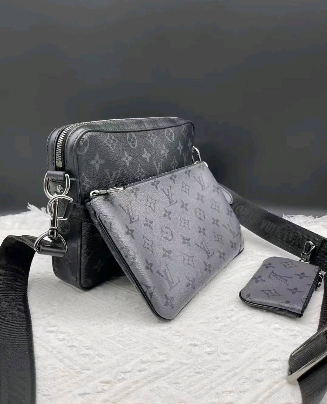 (Αγοράστε 3, πληρώστε για 2) Classic Monogram Trio Messenger Bag - A Fashion Must-Have 011