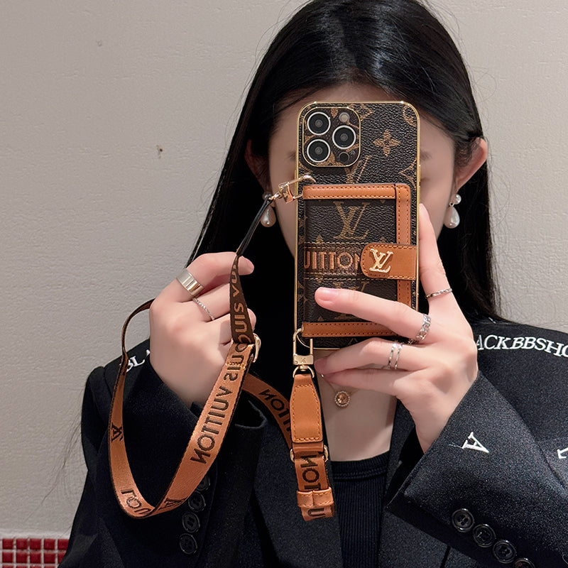 Luksusowe etui na iPhone'a z łańcuszkiem