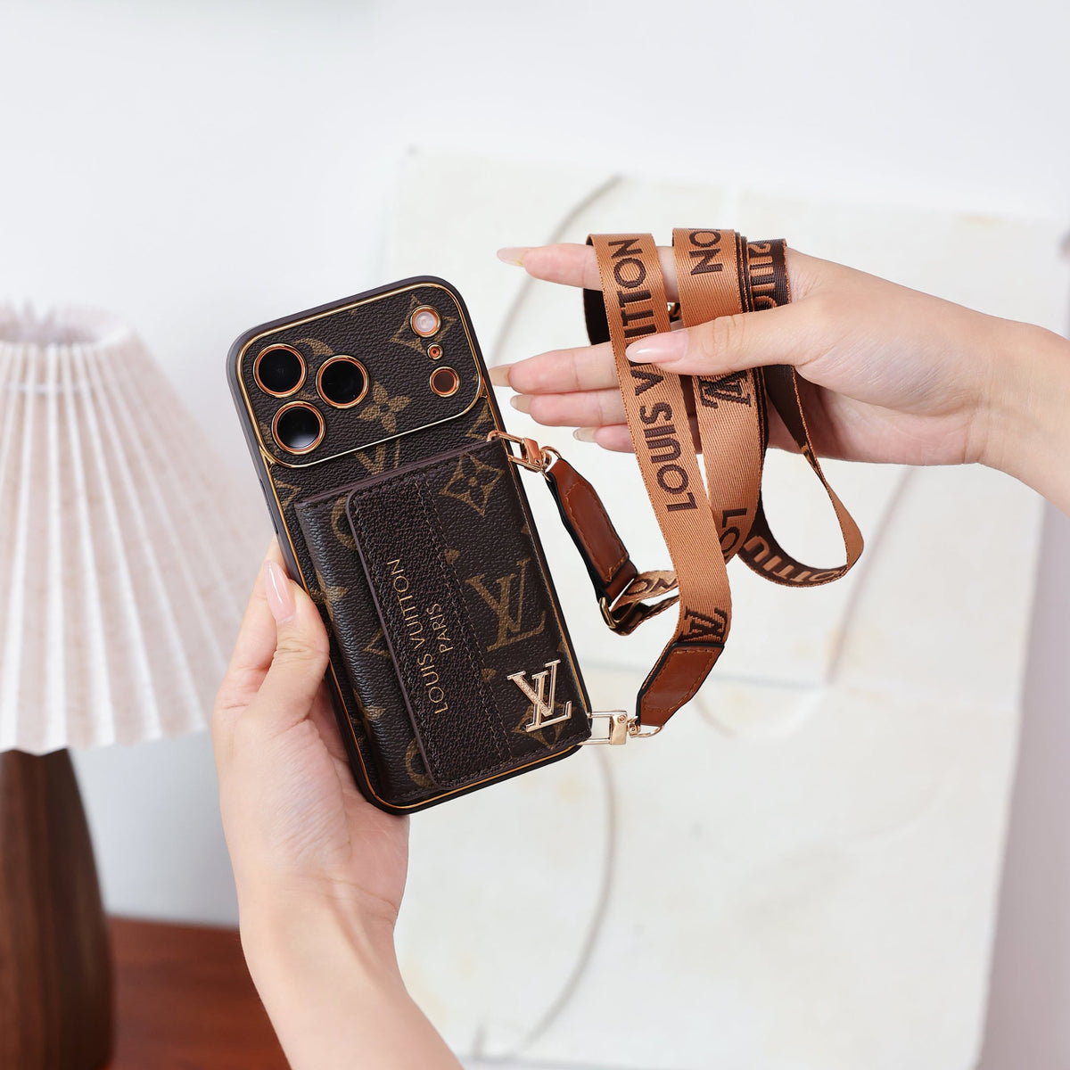 カードホルダー & ストラップ付き高級アドバンストレザーiPhoneケース