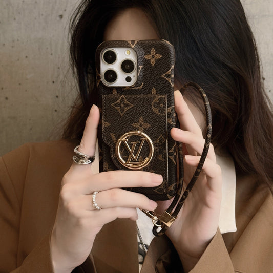 Capa luxuosa para iPhone com corrente porta-cartões