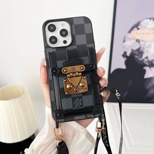 Capa luxuosa preta com corrente crossbody para iPhone