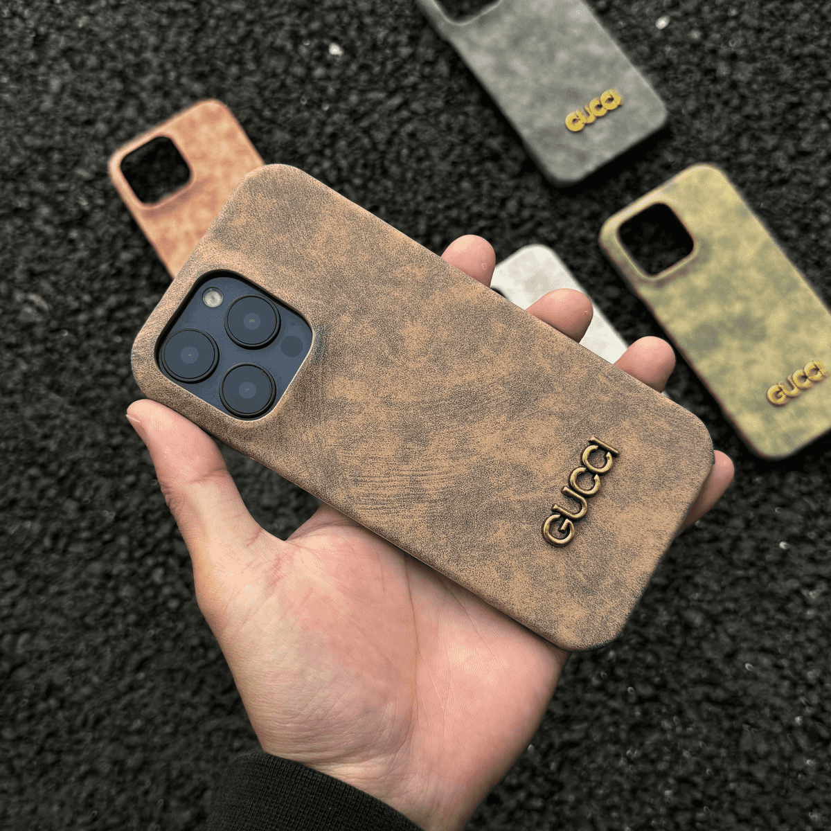 Klasyczne, zamszowe etui na iPhone'a w stylu vintage