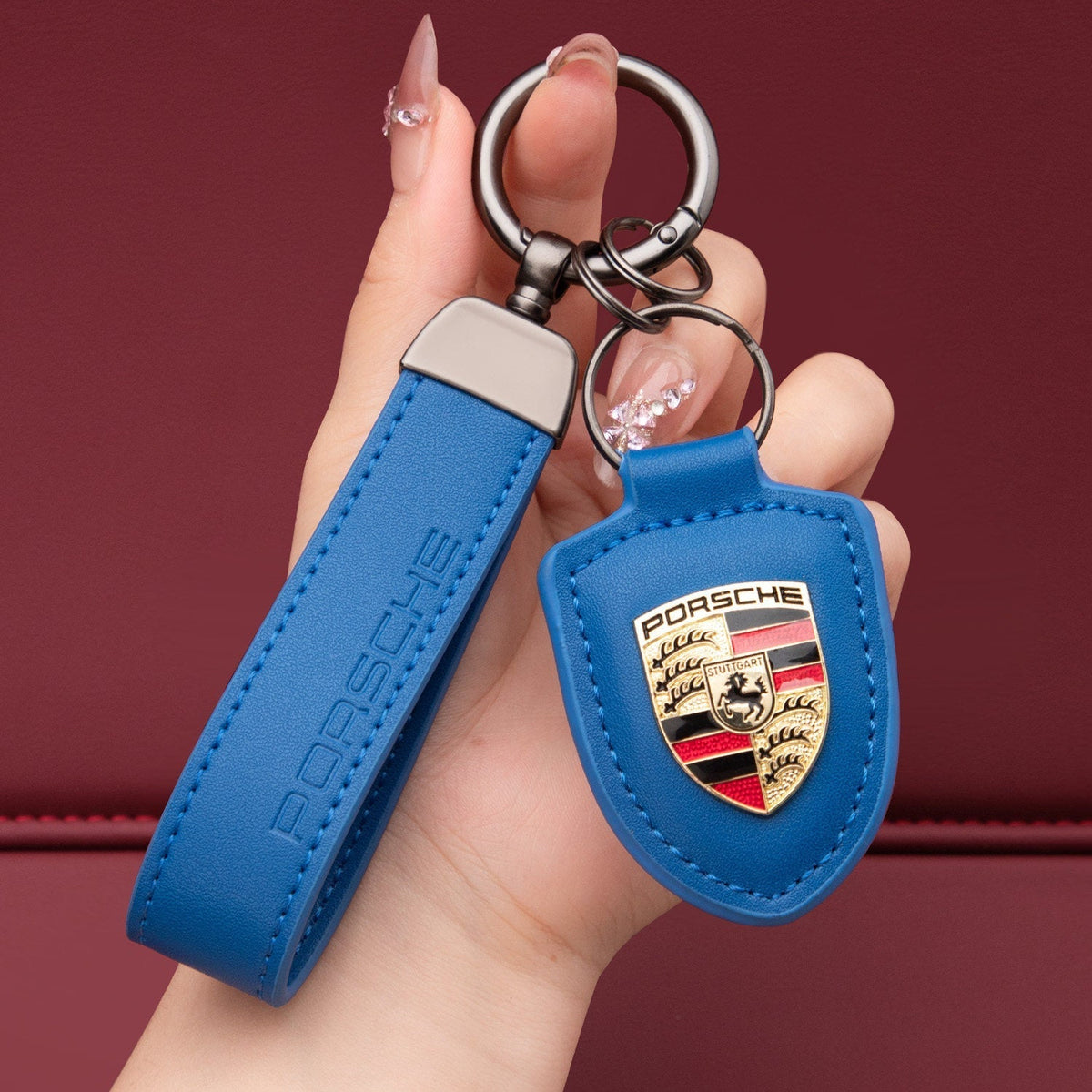 Aitoa nahkaa oleva Porsche-avaimenperä