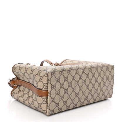 Bolso tote largo clásico con emblema de monograma Beige