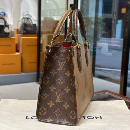 Quiet Luxury Classic Monogram αναστρέψιμη δίχρωμη τσάντα