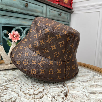 Роскошная панама с монограммой & Комплект кепок