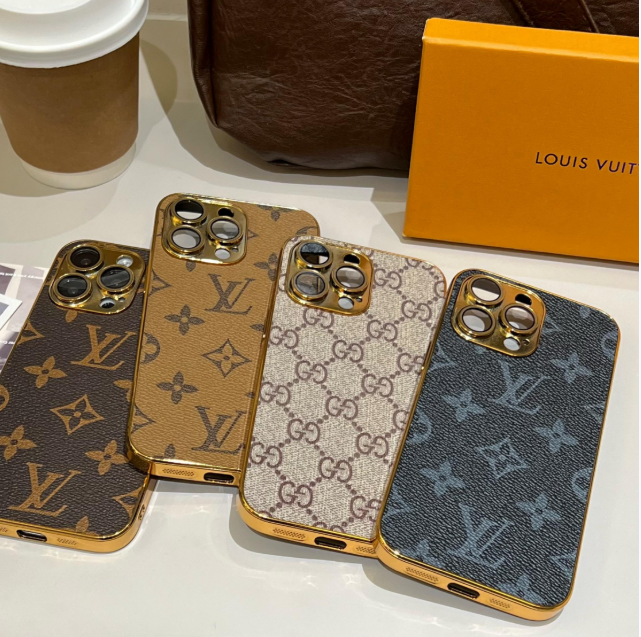 Luxuriöse iPhone-Hülle mit klassischem Monogramm und galvanisierten Goldrändern