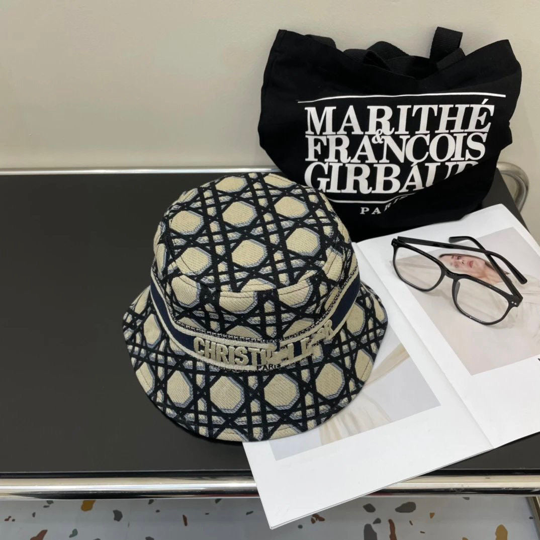 Κλασικό πολυτελές καπέλο 09
