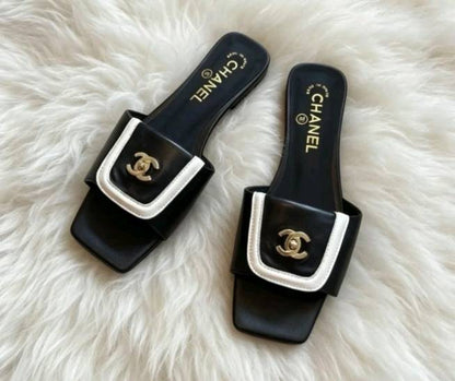 Elegant Metal Turn Lock Logo Flat Mule Slides Summer Outdoor Slippers