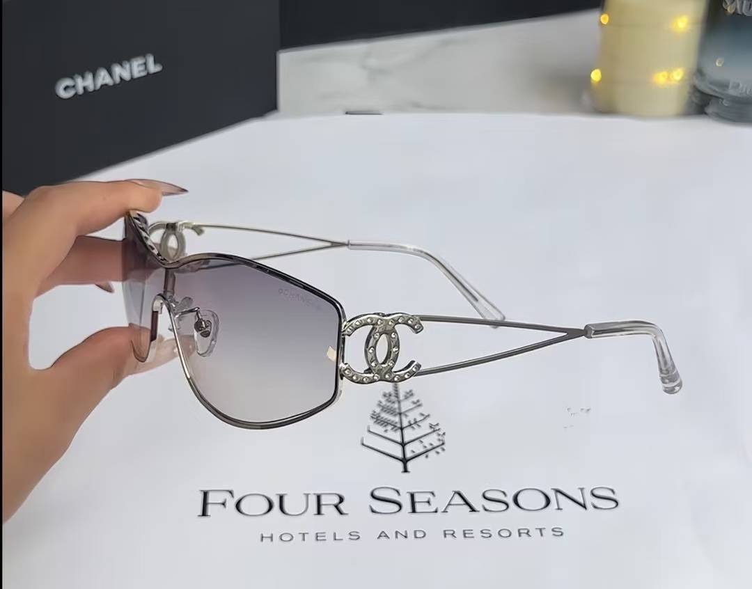 Rhinestone Decor Silver Metal Wrap-Around Gradient Sunglasses
