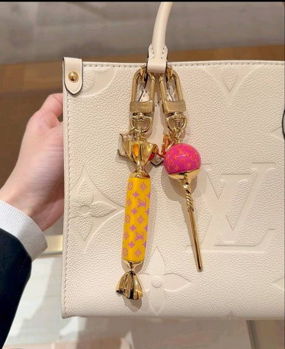 Só Lollipop Monogram Mála Charm Keychain
