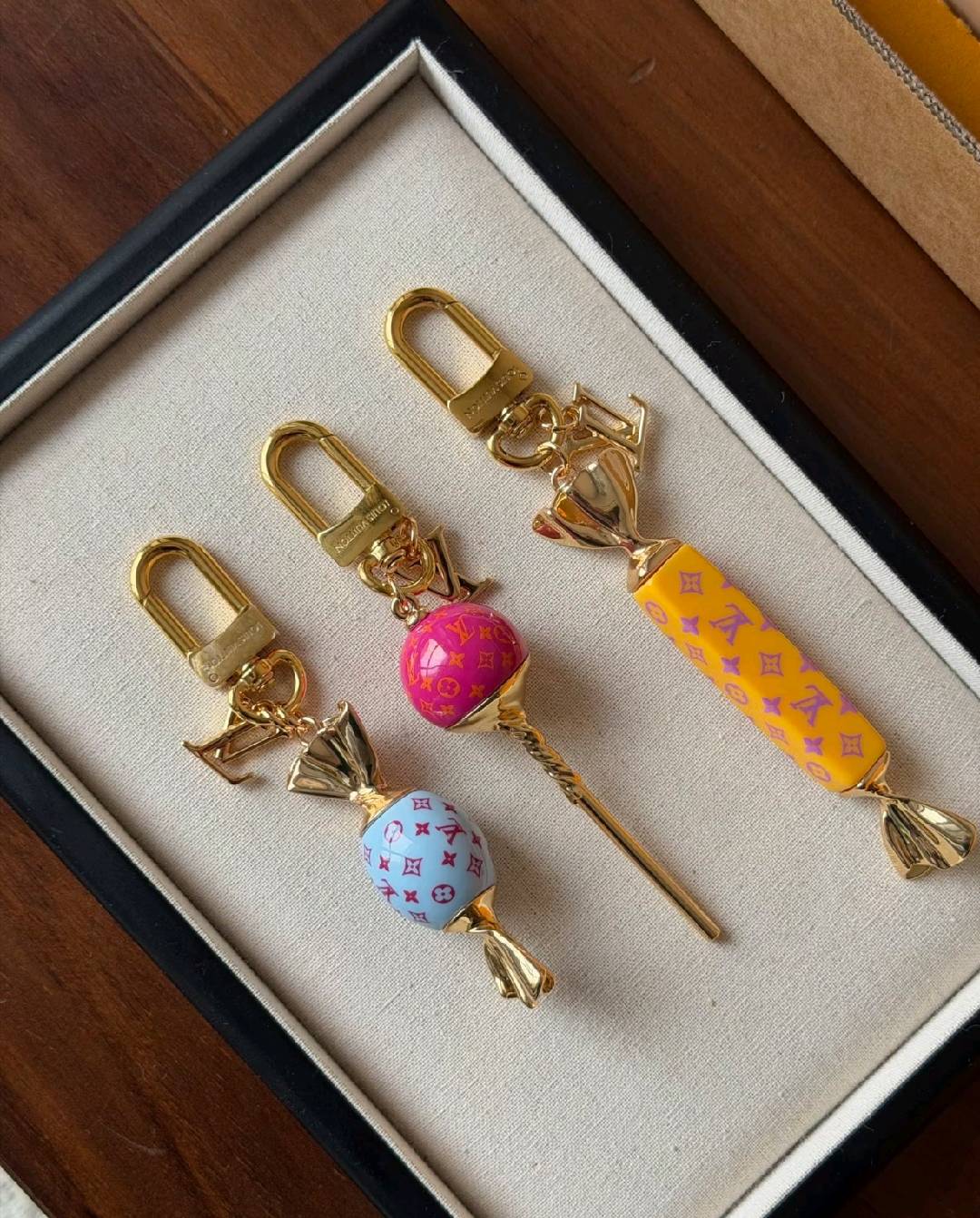 Só Lollipop Monogram Mála Charm Keychain