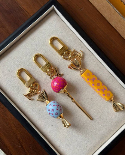 1V key chain-713