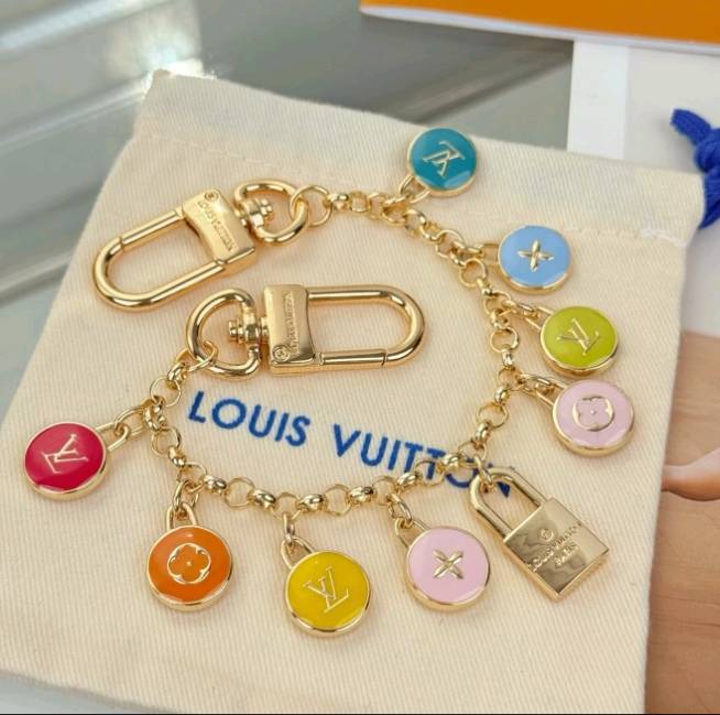 1V key chain-713