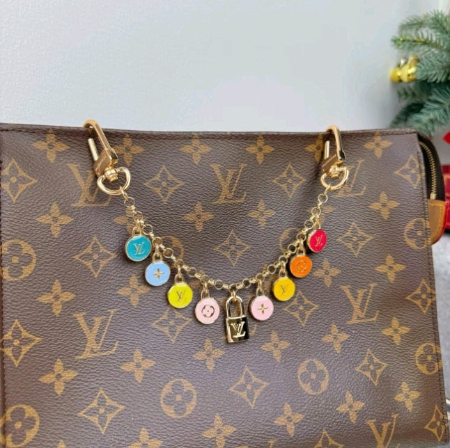 1V key chain-713