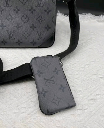 (Αγοράστε 3, πληρώστε για 2) Classic Monogram Trio Messenger Bag - A Fashion Must-Have 011