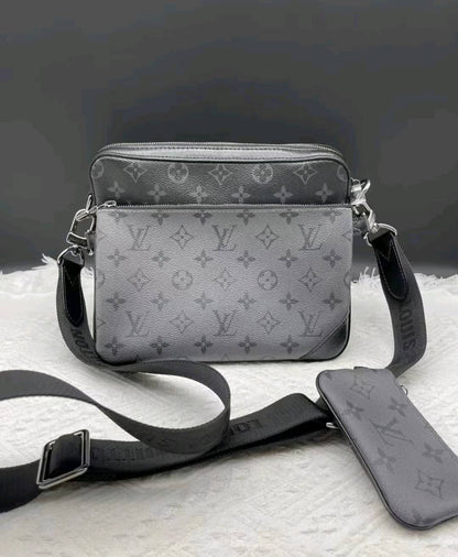 (Αγοράστε 3, πληρώστε για 2) Classic Monogram Trio Messenger Bag - A Fashion Must-Have 011