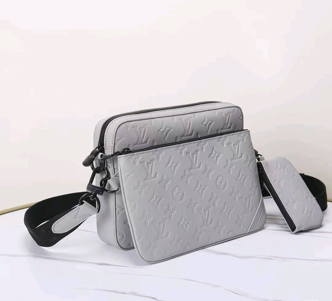 (Αγοράστε 3, πληρώστε για 2) Classic Monogram Trio Messenger Bag - A Fashion Must-Have 011