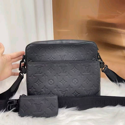 (Αγοράστε 3, πληρώστε για 2) Classic Monogram Trio Messenger Bag - A Fashion Must-Have 011