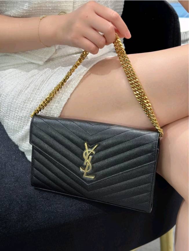 Black Caviar V‑Quilted Envelope Chain Bag