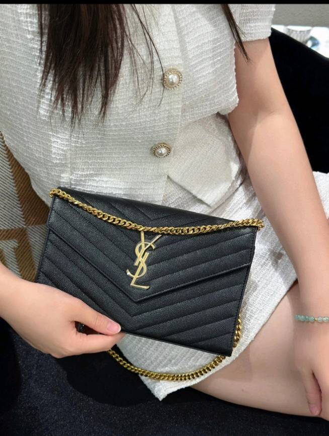 Black Caviar V‑Quilted Envelope Chain Bag