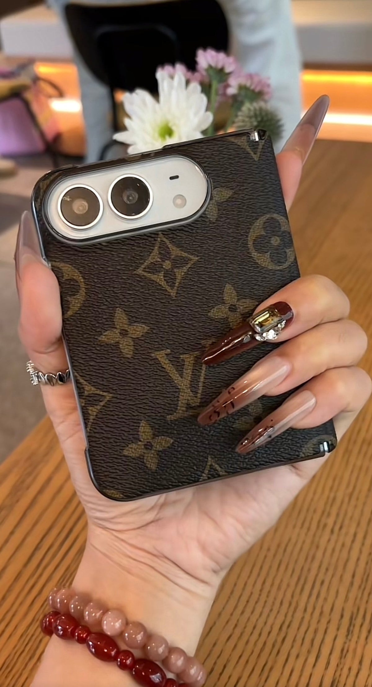 カードホルダー & ストラップ付き高級アドバンストレザーiPhoneケース