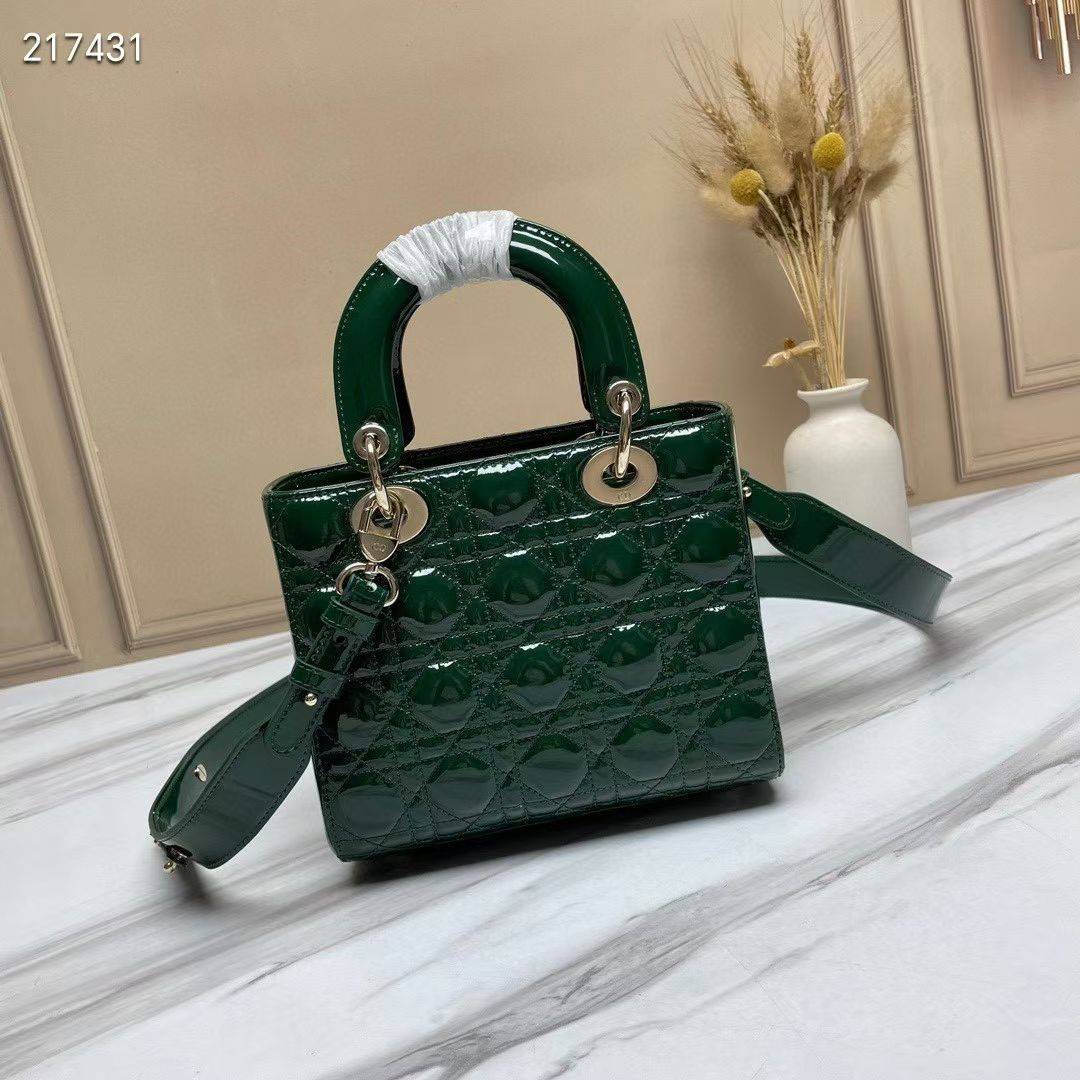 Sac femme style Dior en cuir verni de luxe léger