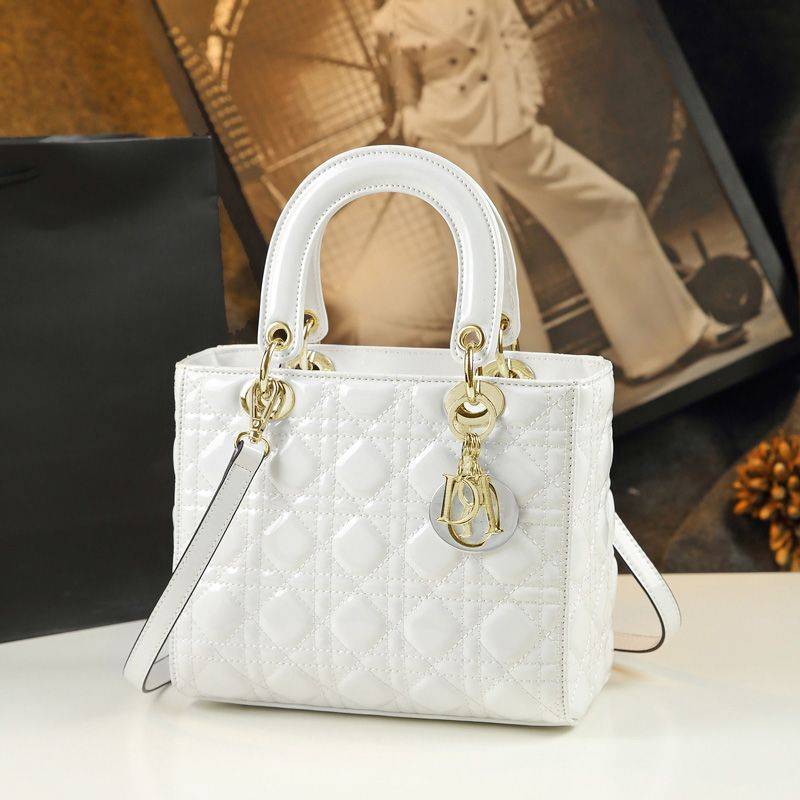 Sac femme style Dior en cuir verni de luxe léger