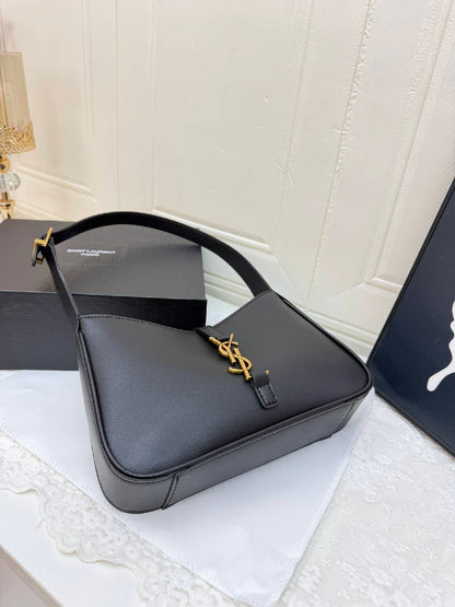 Quiet Luxury Hobo Underarm Shoulder Bag
