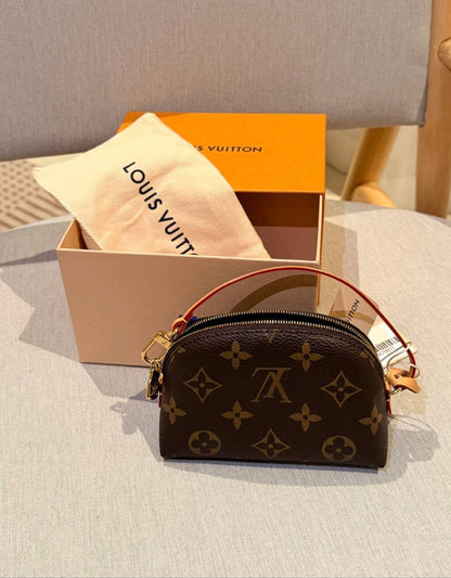 Small Pouch, Quiet Opulence
