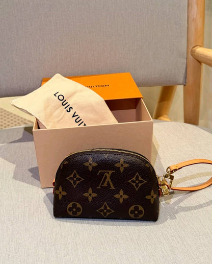 Small Pouch, Quiet Opulence