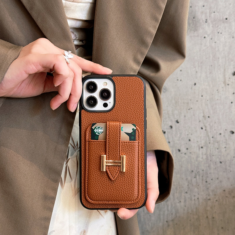 Skórzane etui na iPhone'a z uchwytem na kartę H