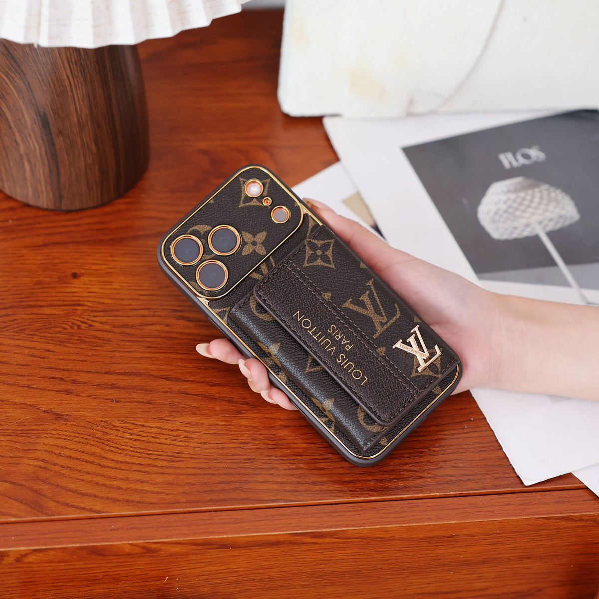 カードホルダー & ストラップ付き高級アドバンストレザーiPhoneケース