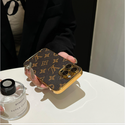 Luxuriöse iPhone-Hülle mit klassischem Monogramm und galvanisierten Goldrändern