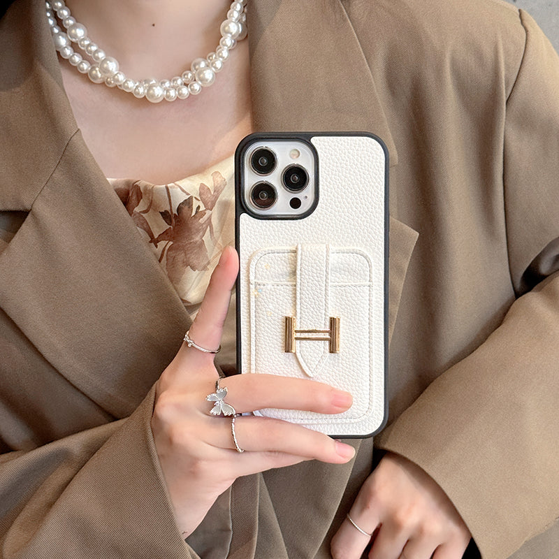 Skórzane etui na iPhone'a z uchwytem na kartę H