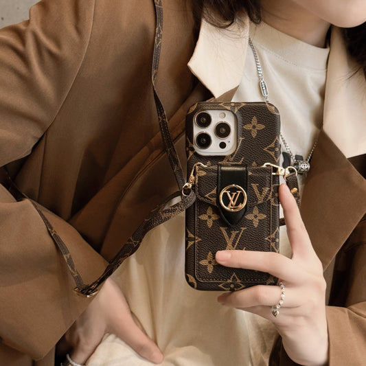 Capa luxuosa para iPhone com corrente porta-cartões