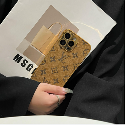 Luxuriöse iPhone-Hülle mit klassischem Monogramm und galvanisierten Goldrändern