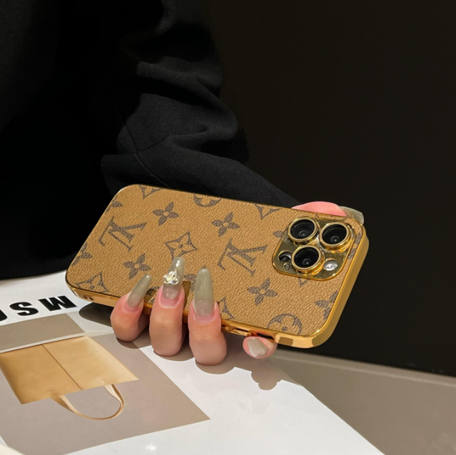 Luxuriöse iPhone-Hülle mit klassischem Monogramm und galvanisierten Goldrändern