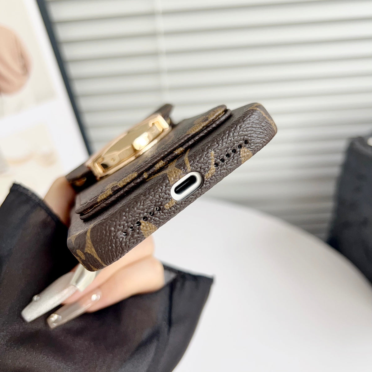 Luxe crossbody iPhone-hoesje met kaartvak en afneembare riem