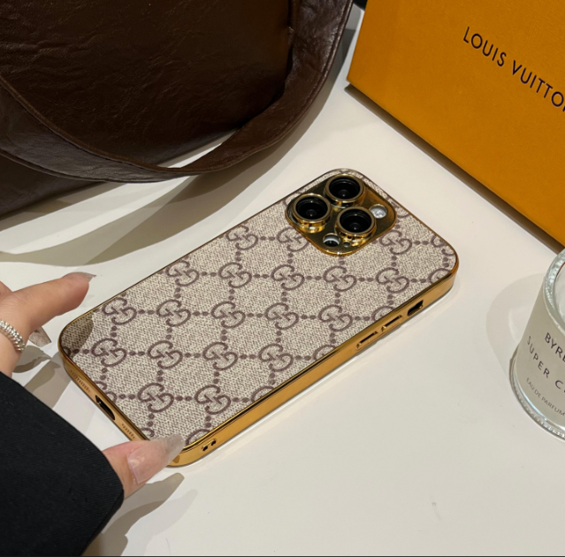 Luxuriöse iPhone-Hülle mit klassischem Monogramm und galvanisierten Goldrändern