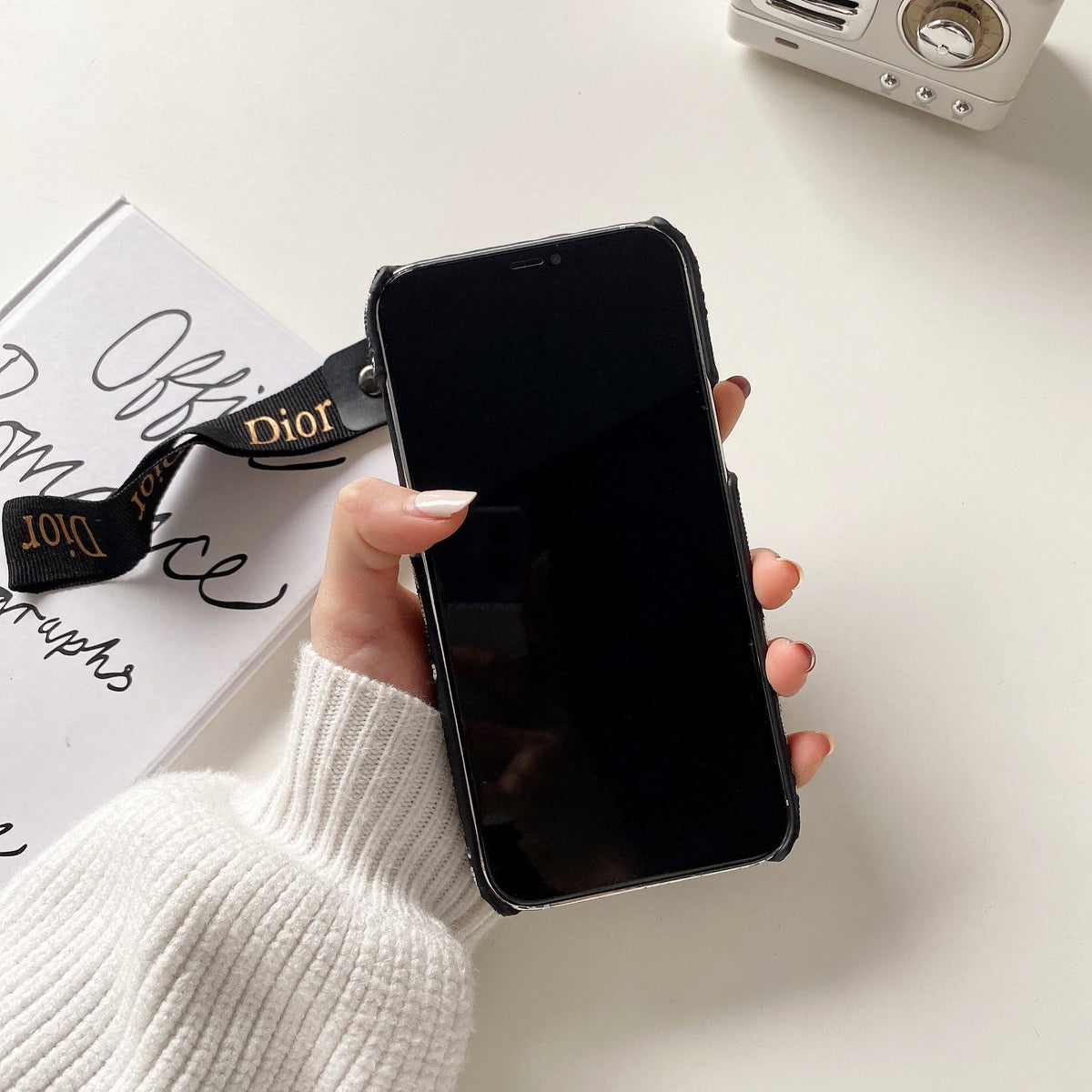 Modieus iPhone-hoesje met riem, zwart-GS240315