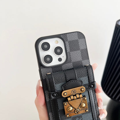 Capa luxuosa para iPhone com corrente crossbody preta e branca