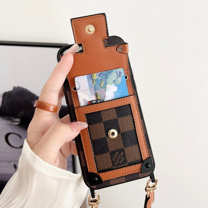 Capa luxuosa para iPhone com corrente crossbody preta e branca