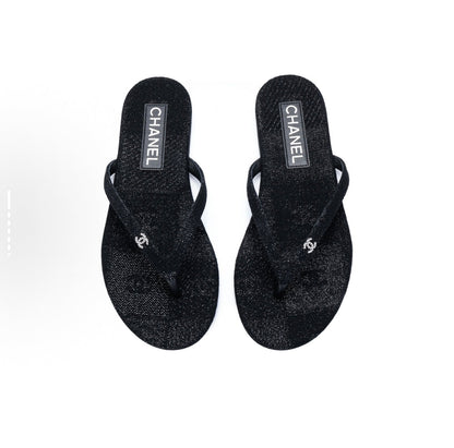 👡 Chic & Comfy Flat Flip Flops