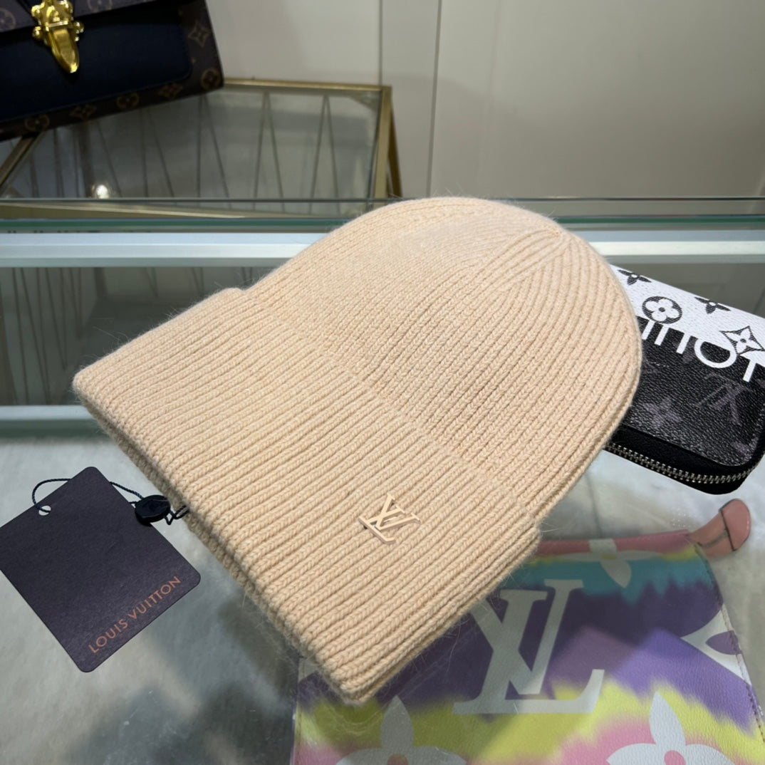 Ylellinen brodeerattu villapipo | Ylellinen design-talvihattu