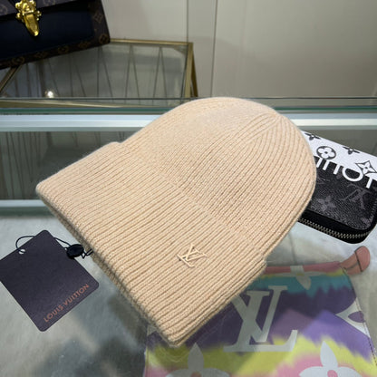Ylellinen brodeerattu villapipo | Ylellinen design-talvihattu
