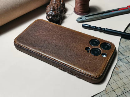 Kakavy Handcrafted Vegetable-Tanned Leather iPhone Case – Vintage Patina Edition