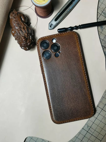 Kakavy Handcrafted Vegetable-Tanned Leather iPhone Case – Vintage Patina Edition
